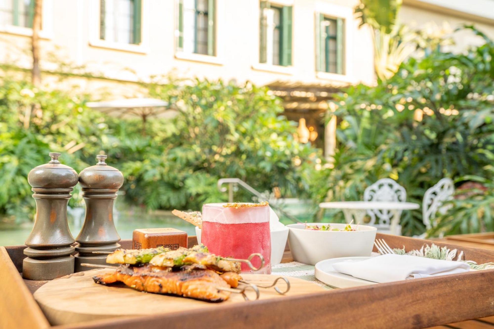 Hotel Rosewood San Paolo Esterno foto A typical brunch